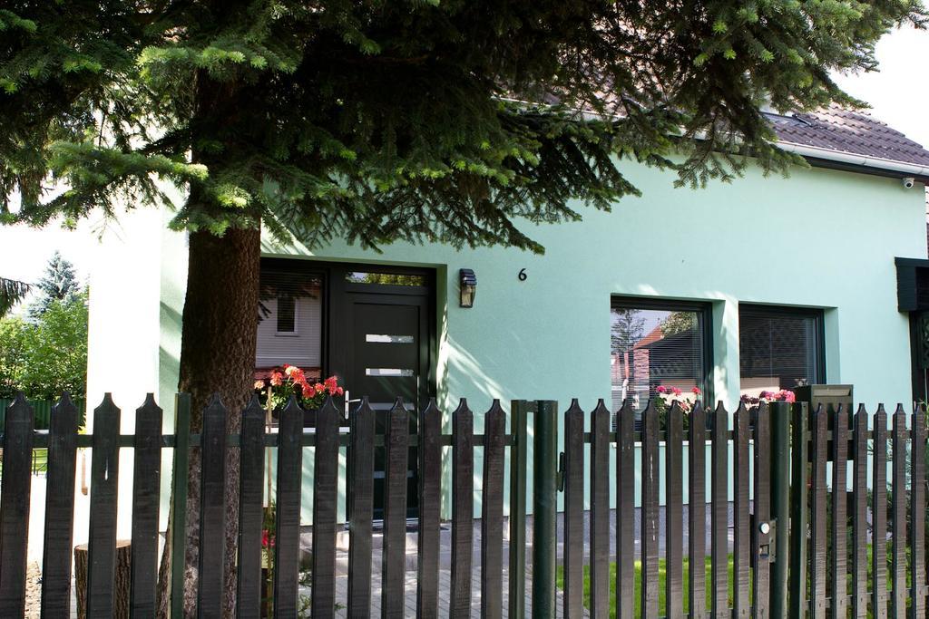 Zoeldbarat Vendeghaz Hotel Nyíregyháza Екстериор снимка